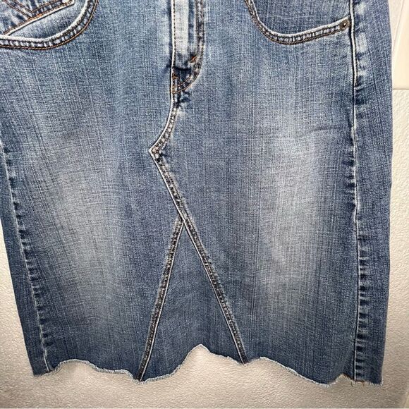 Levi's Jeans Denim Medium Blue Wash Skirt Western Country Festival Raw Hem Sz 12 - Picture 5 of 10
